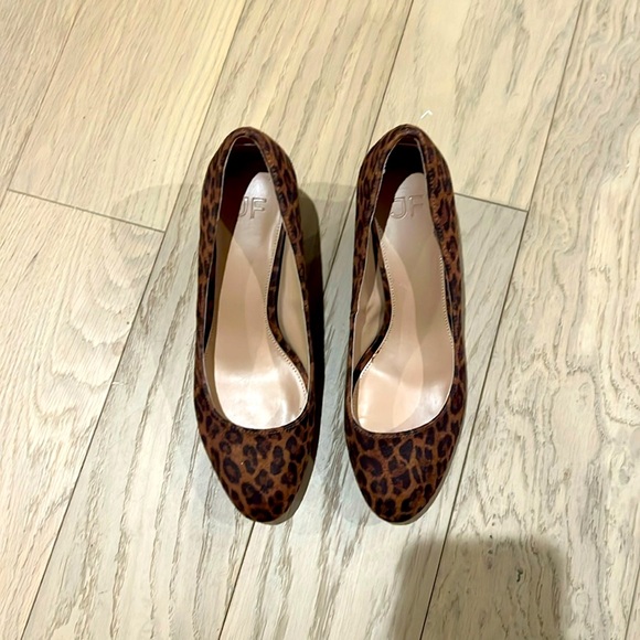 Shoes - Leopard Print Pumps (NWOT)